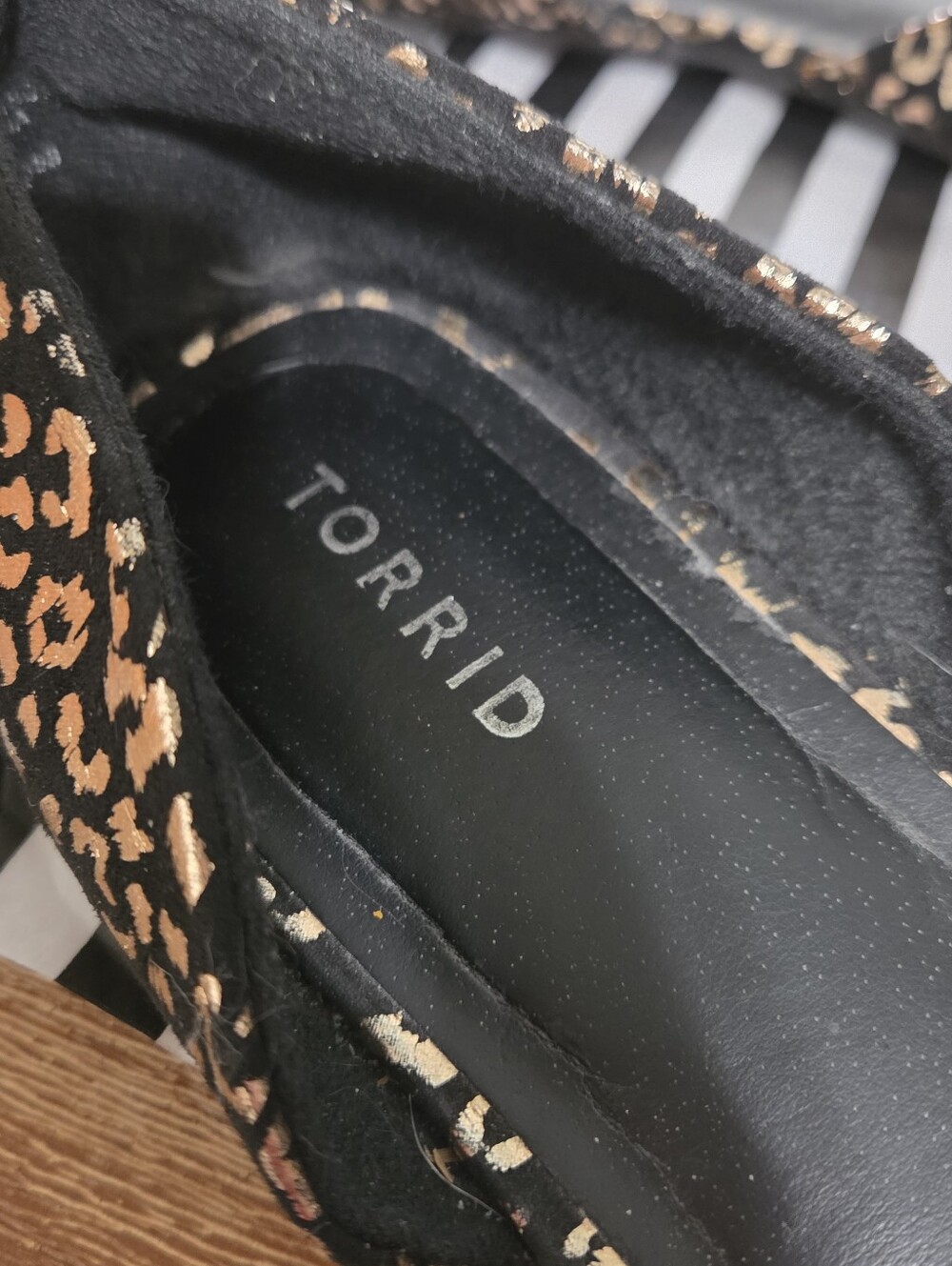Torrid Black Flats with Gold Metallic Leopard Print - Picture 5 of 6